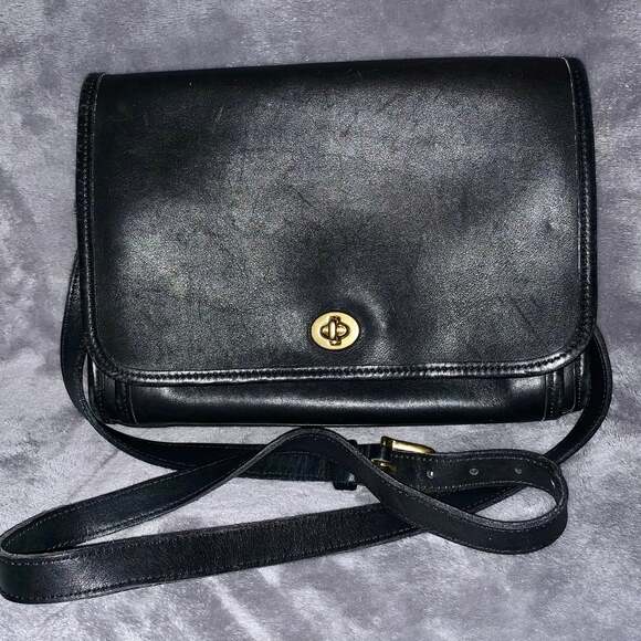 Coach Handbags - Vintage Coach Ridgefield Flap 9812